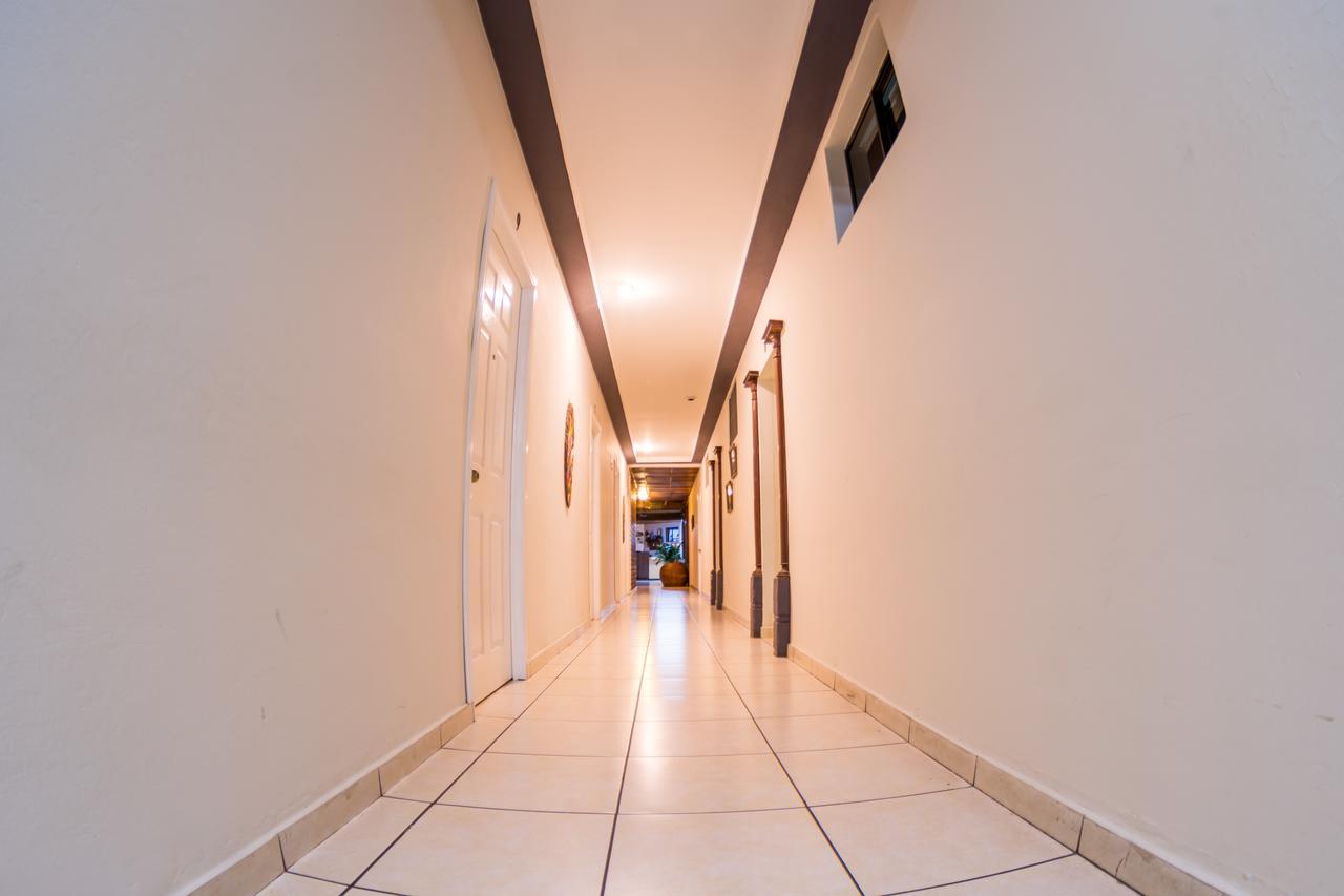 Hotel Meson De Maria Антигуо-Кускатлан Экстерьер фото